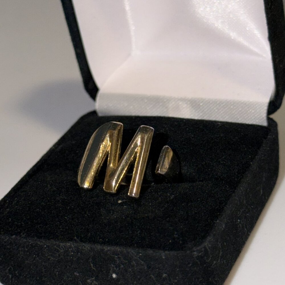 ring con letra M